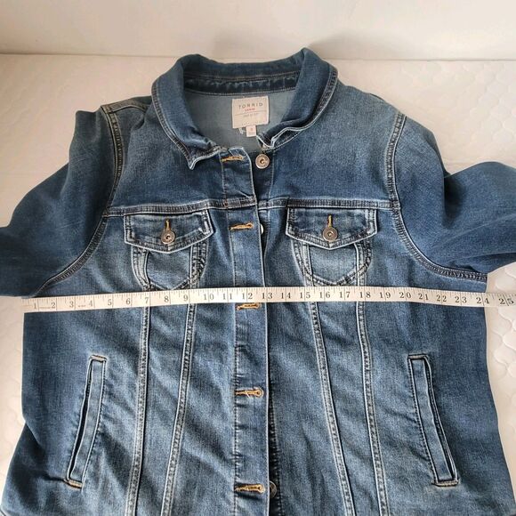 Torrid Denim Women's Trucker Denim Jean Jacket First at Fit Stretch Plus Size 3 - Picture 6 of 13
